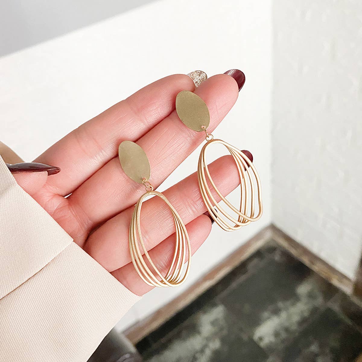 FASHIONABLE MATTE GOLD HOLLOW EARRINGS