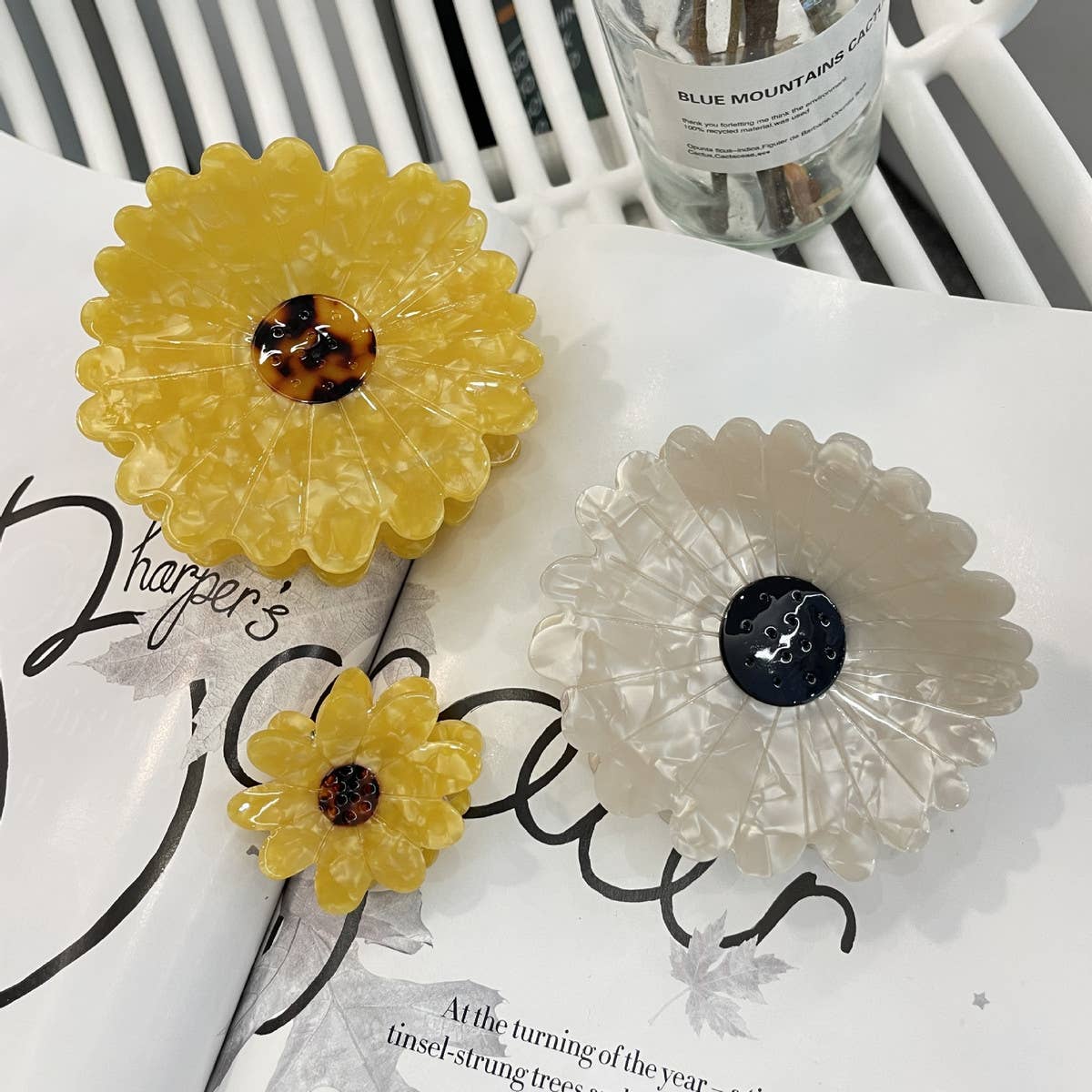 DELICATE DAISY FLOWER HAIR CLIP_CWAHA0968
