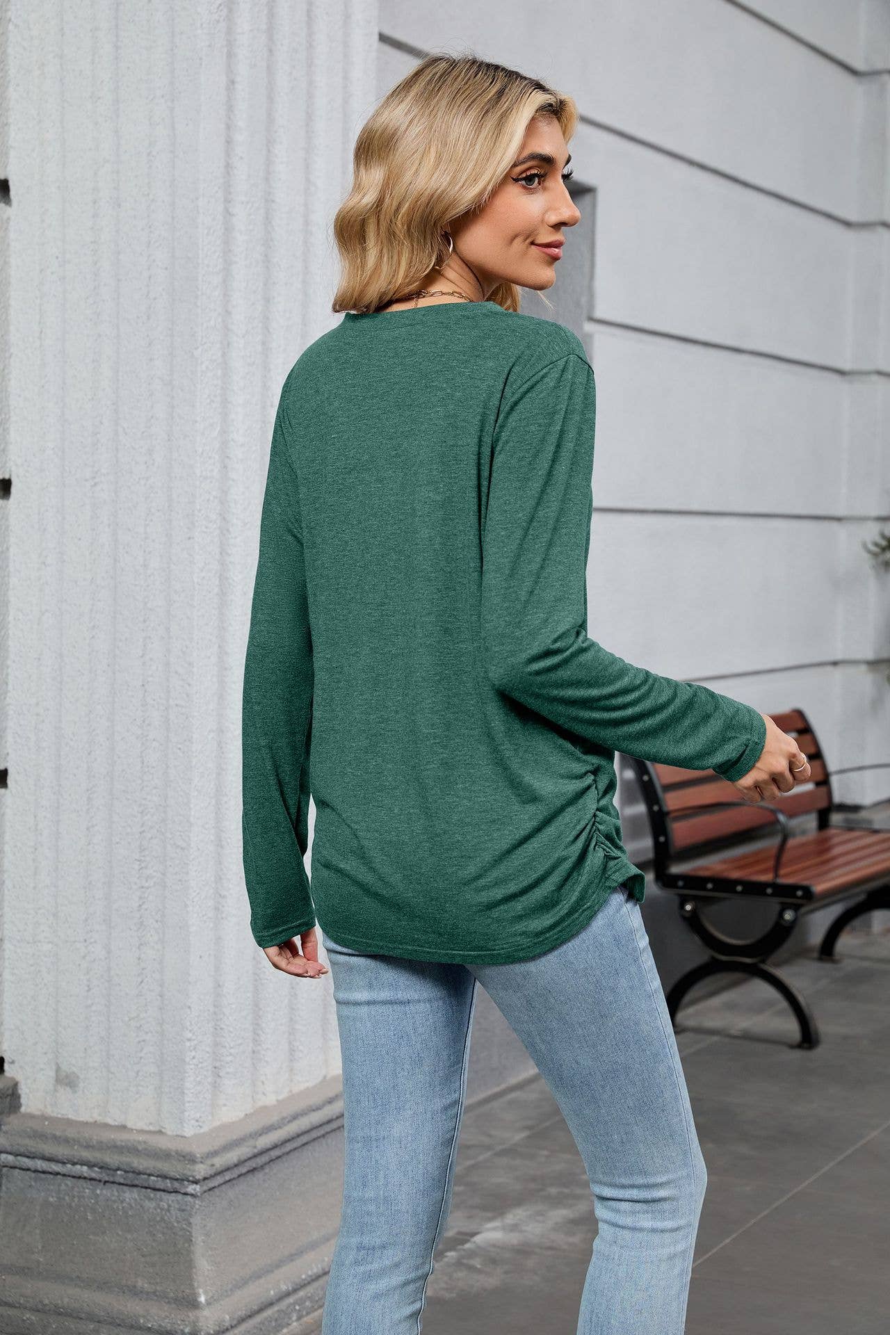 V-neck solid color loose long-sleeved T-shirt