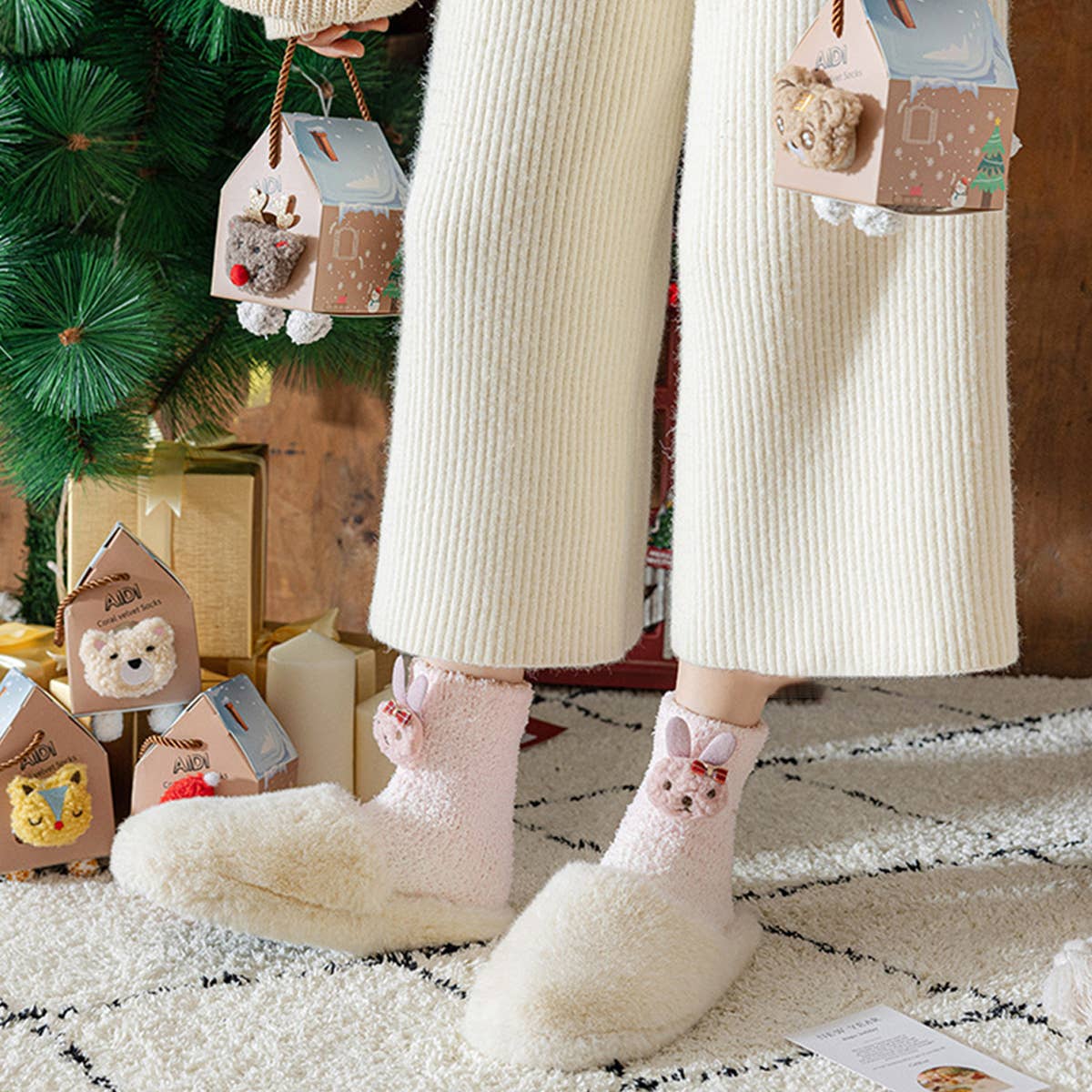 PLUSH MIDDLE TUBE CHRISTMAS SOCKS GIFT BOX_CWMS0768