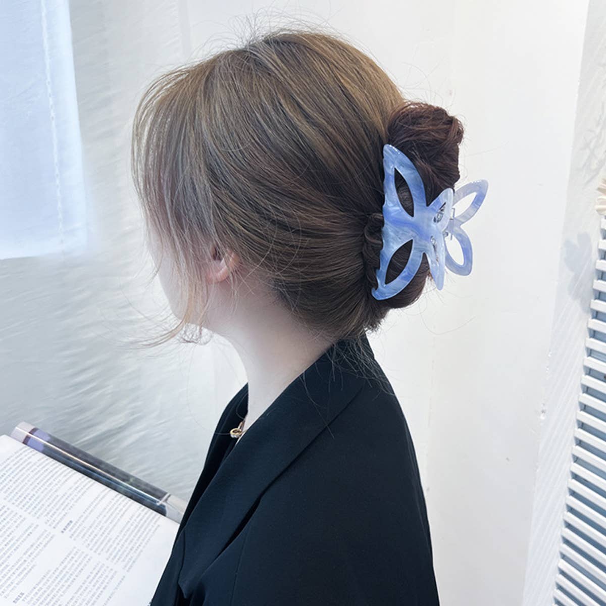 TEMPERAMENT BUTTERFLY SWEET HOLLOW HAIRPIN