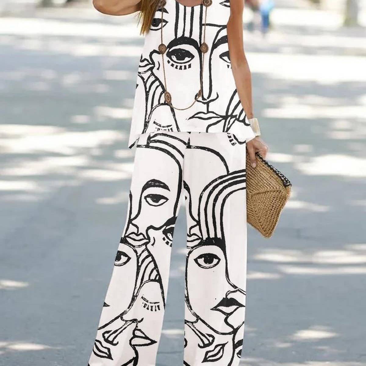 Stylish crew-neck tank top wide-leg pant suit