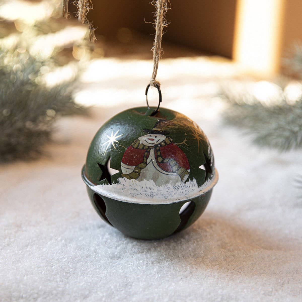 CWMM10372_CHRISTMAS SANTA PAINTED IRON BELL DOOR ORNAMENTS