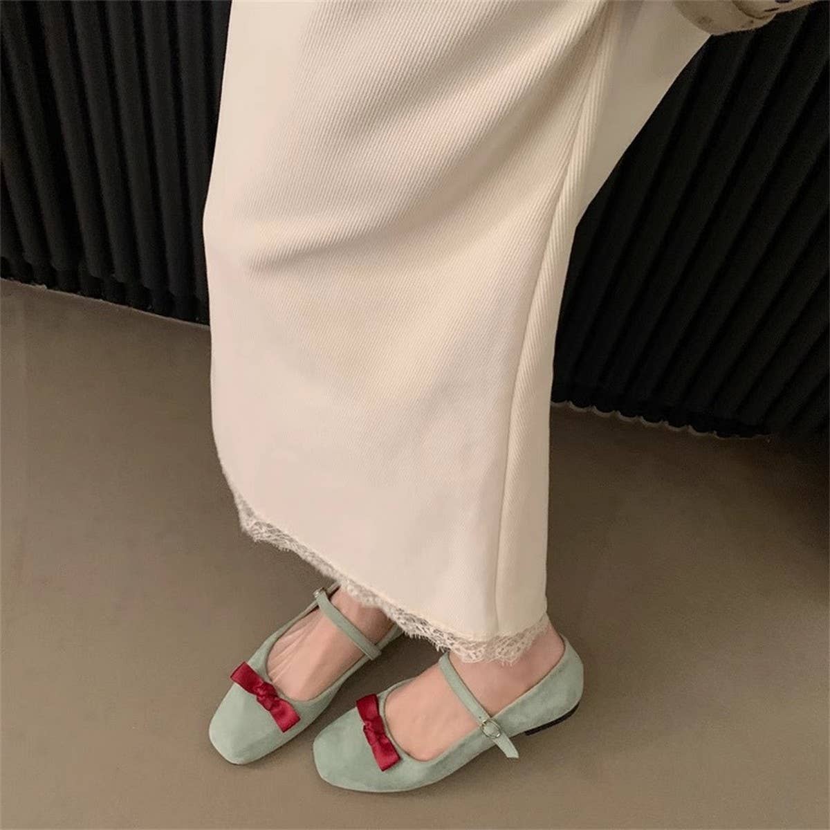 Bow Square Toe Mary Janes with Color Block_CWSHF0161