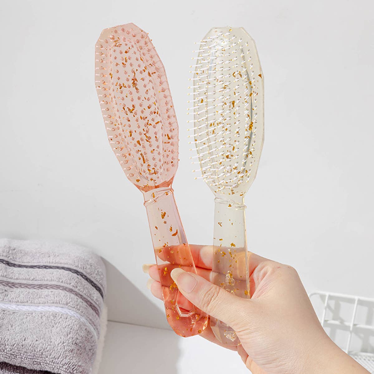 CARTOON SEQUINED SCALP CLEANING CHOP COMB COMB_CWMM0931