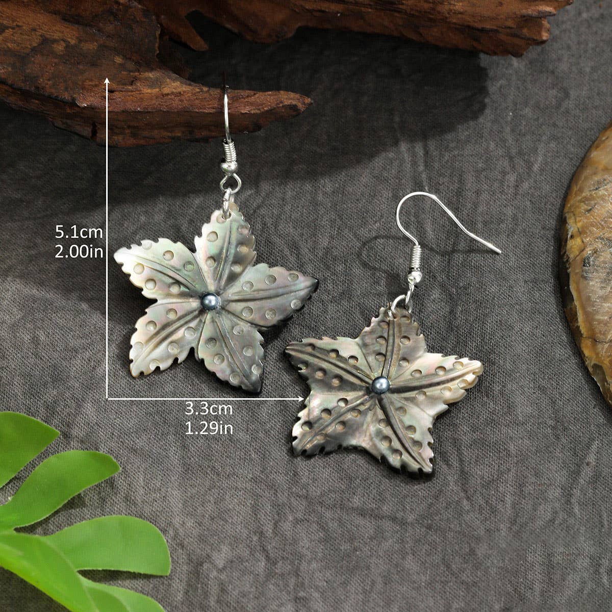 NATURAL BLACK SHELL STARFISH CARVING EARRINGS