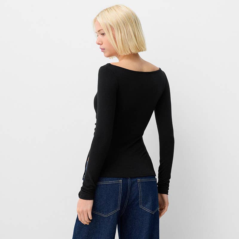 LINE NECK PLEATED SLIT SOLID COLOR T-SHIRT