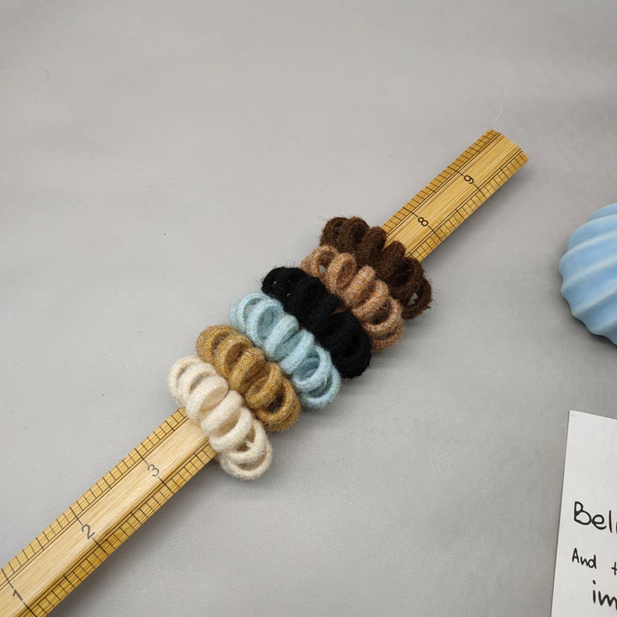 VERSATILE AND REFRESHING KNITTED HAIR TIE
