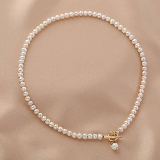 Simple and natural freshwater pearl necklace