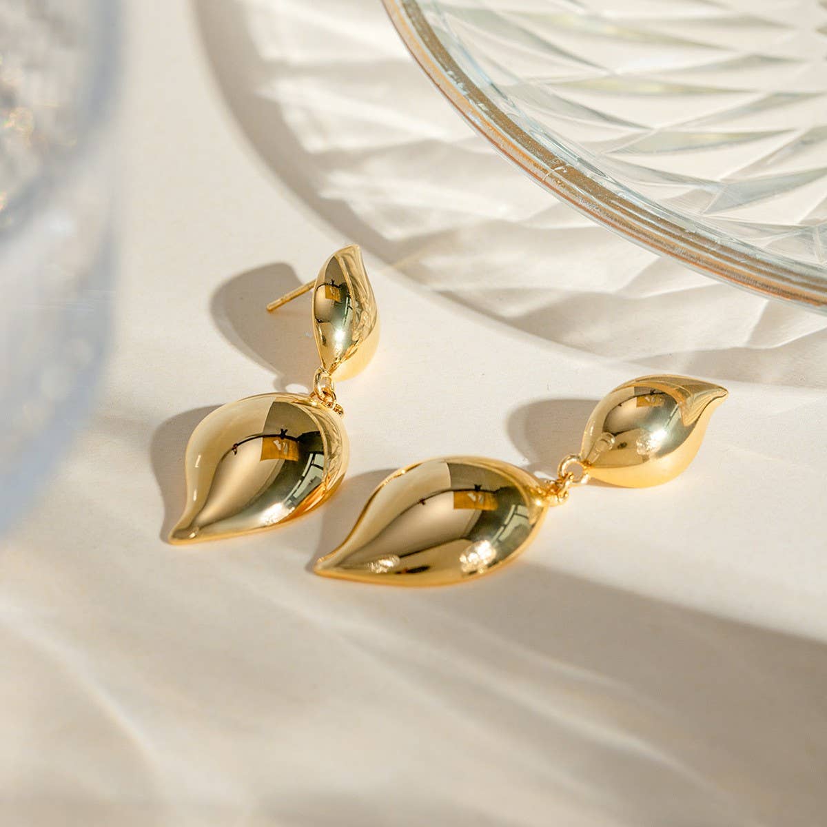 SIMPLE PETAL TEARDROP-SHAPED POLISHED EARRINGS_CWAJE1794