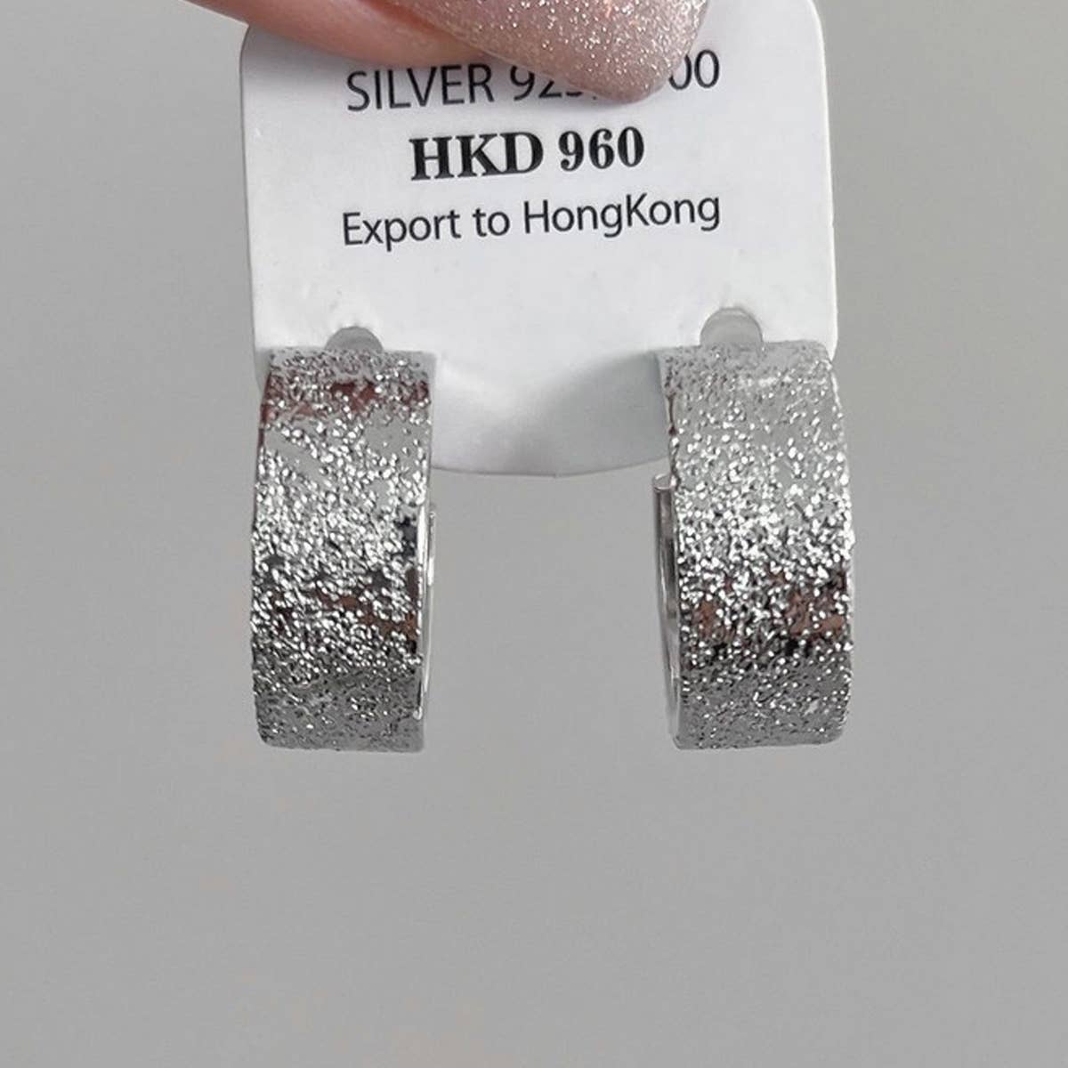 LIGHT LUXURY CURVED EARRINGS