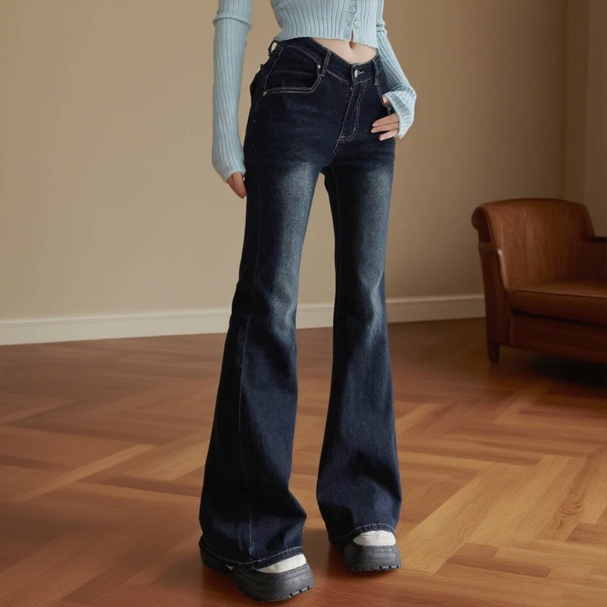 V-waisted fleece slightly flared long jeans