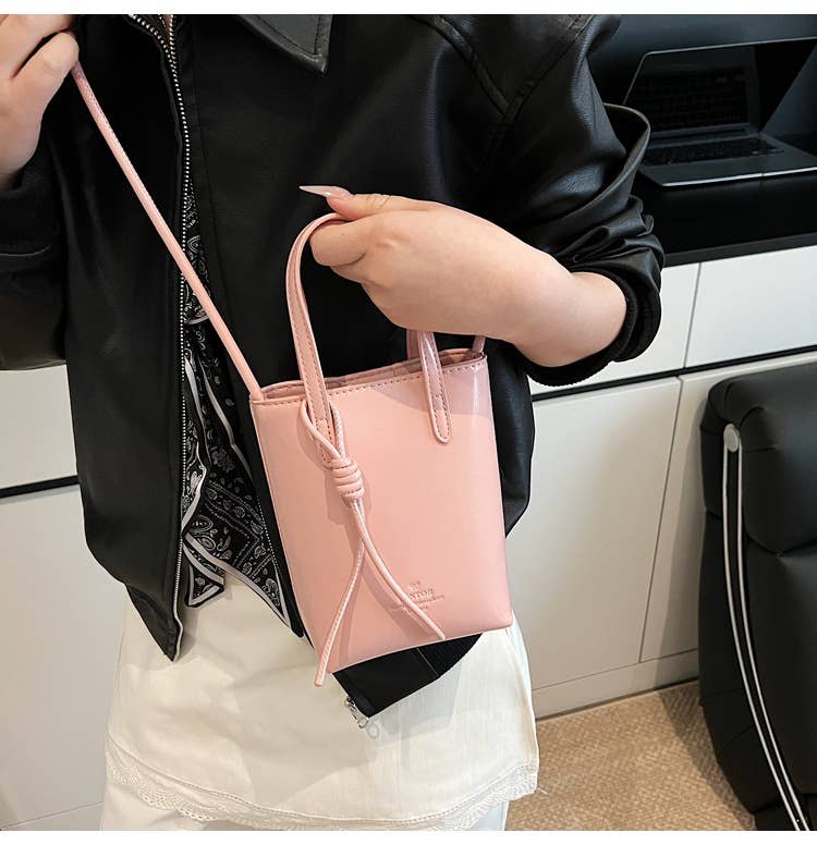 Glossy simple and niche single-shoulder bag