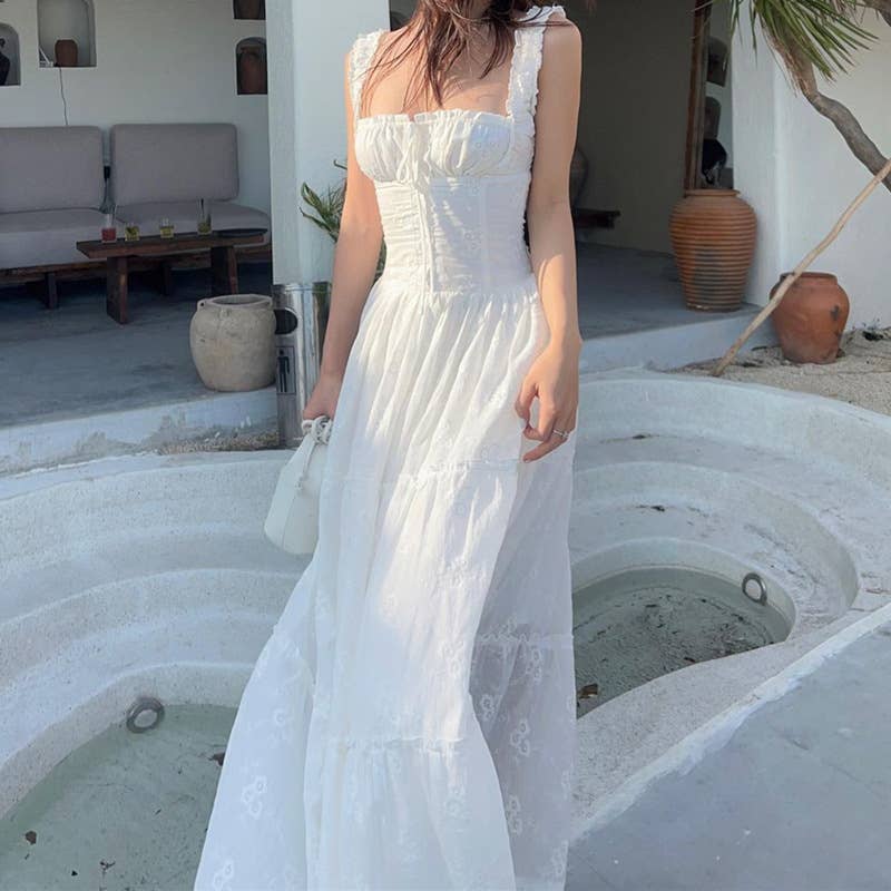 A French fashion square-neck slimming dress