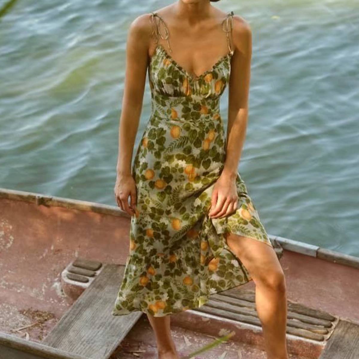 V-NECK LACE-UP MIDLENGTH HALTER DRESS WITH WAIST