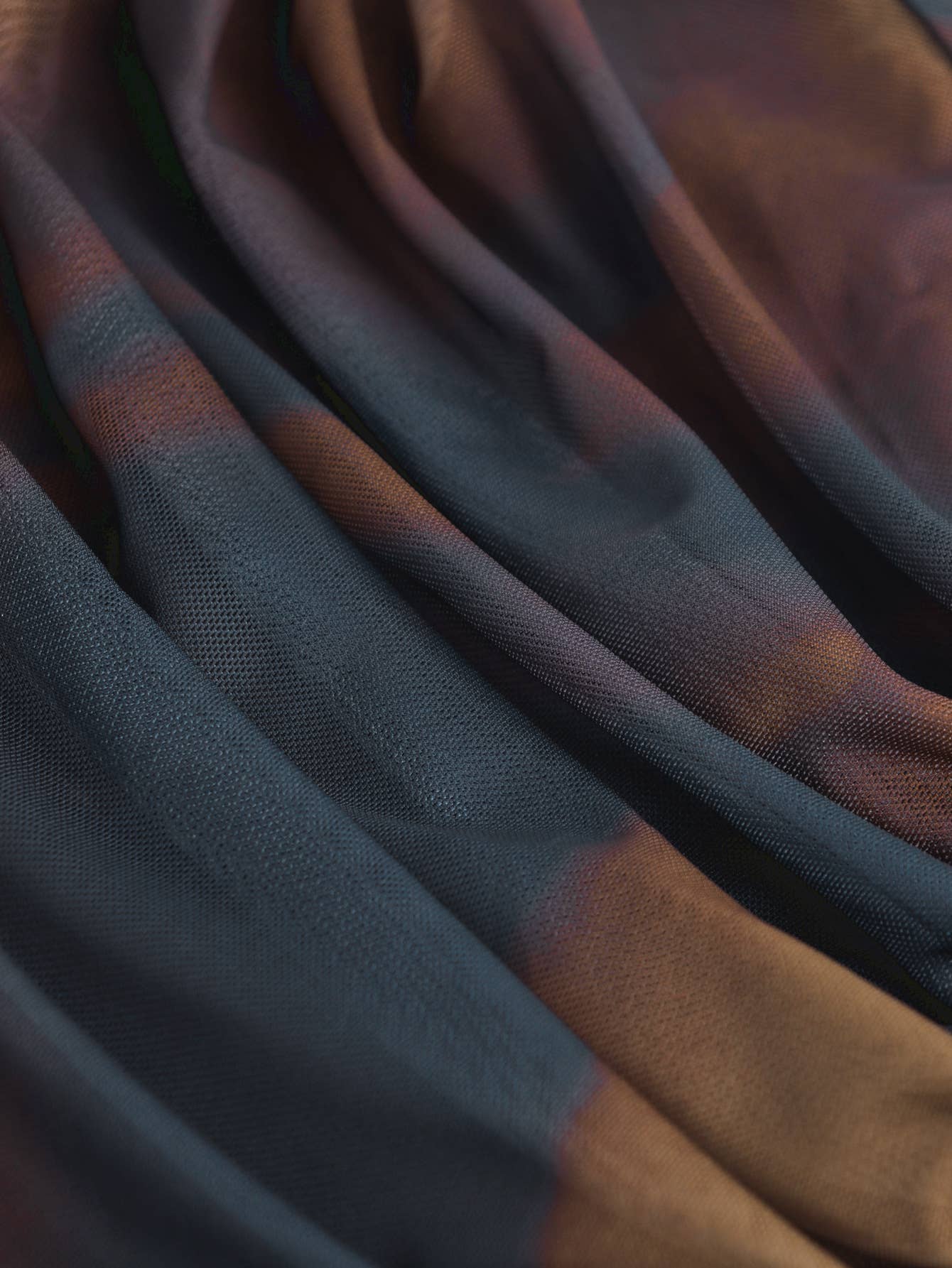 Elegant and fashionable mesh gradient skirt