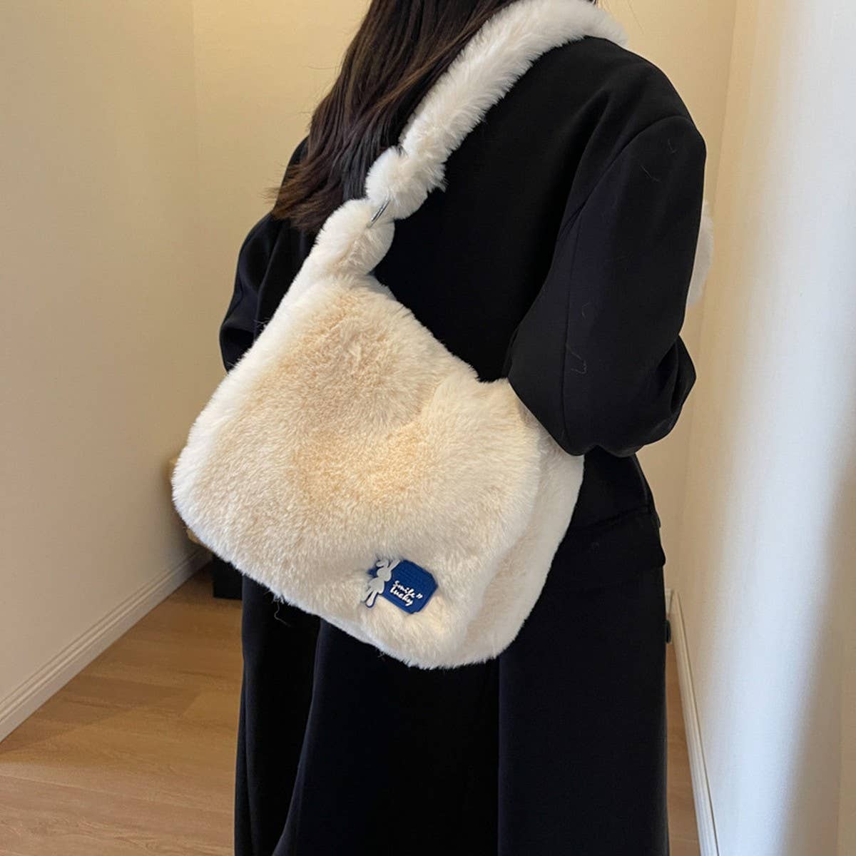 WINTER CROSSBODY FAUX RABBIT FUR PLUSH BAG_CWAB3928