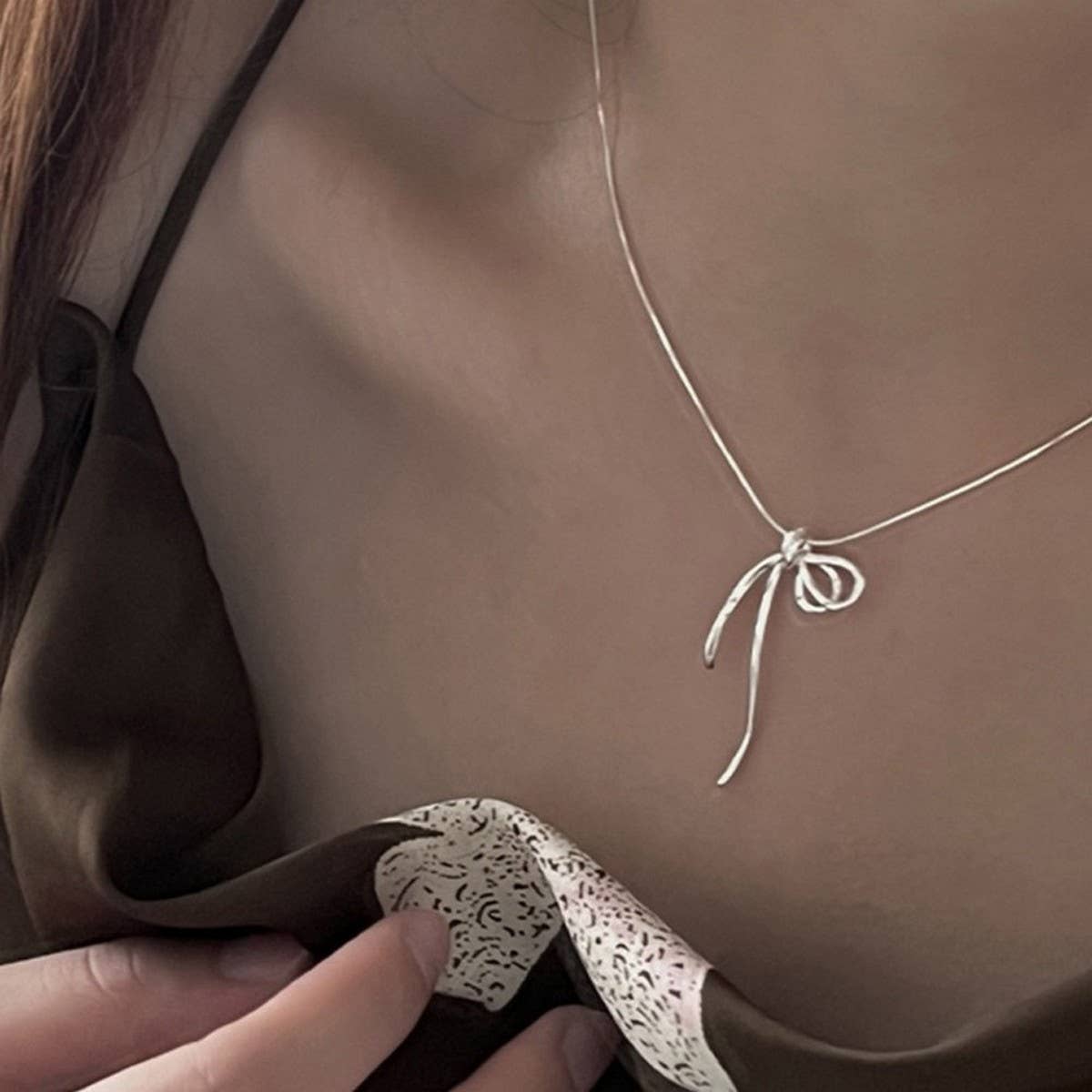 GIRLY LIGHT LUXURY RIBBON BOW NECKLACE FOR WOMEN