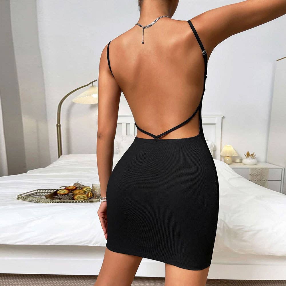TIGHT-FITTING HALTER DRESS