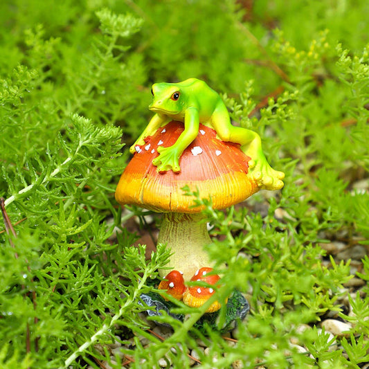 Resin Frog and Mushroom Garden Decor_CWAJE5292