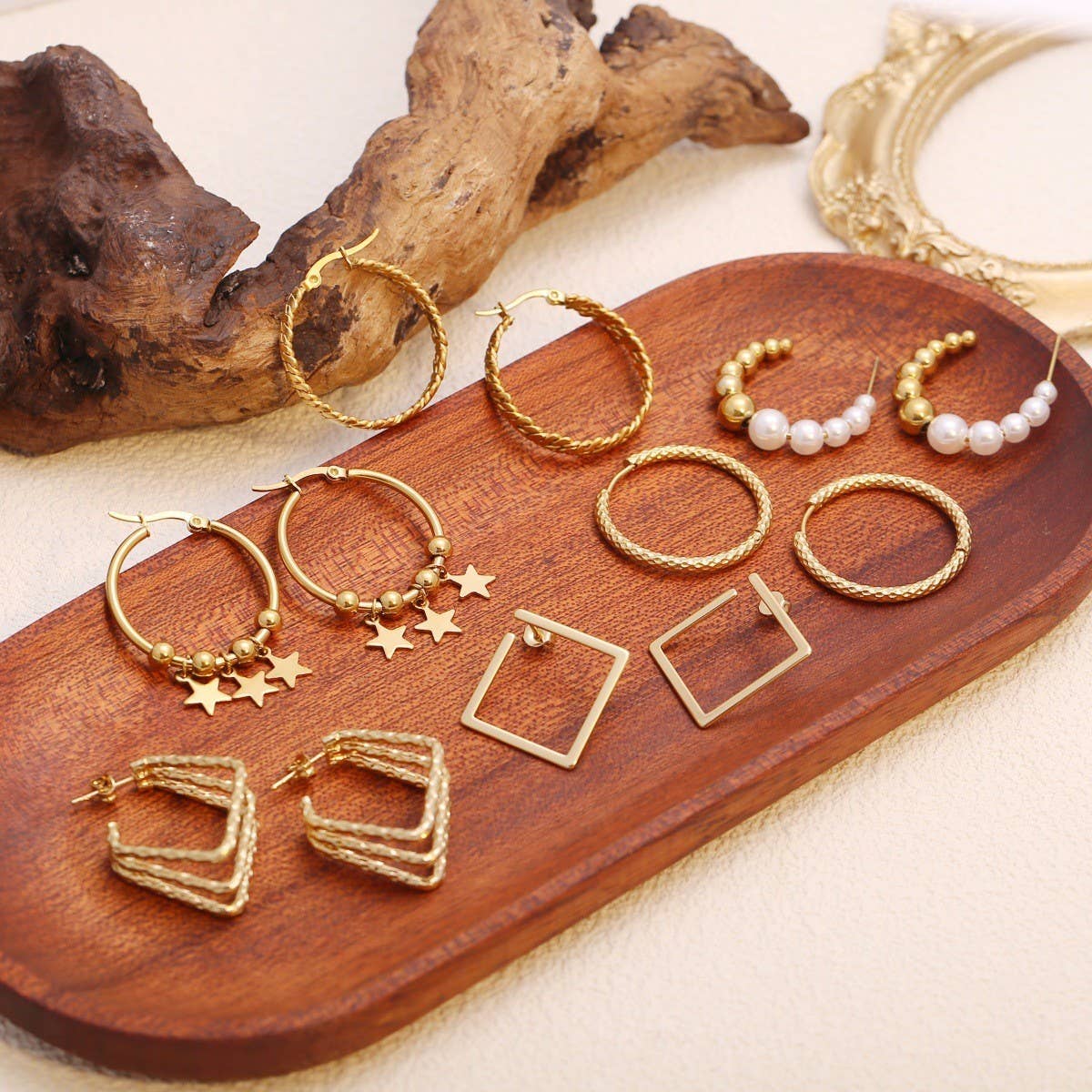 CIRCLE STAINLESS STEEL TWISTED DIAMOND EARRINGS