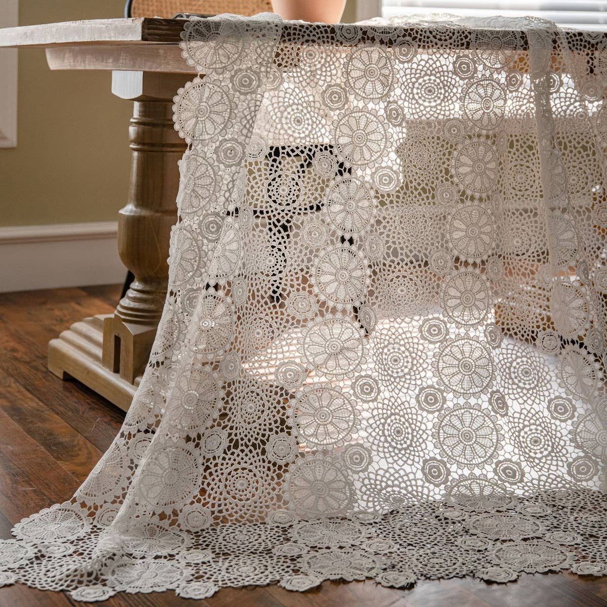 WATER-SOLUBLE EMBROIDERED LACE HOLLOW TABLECLOTH