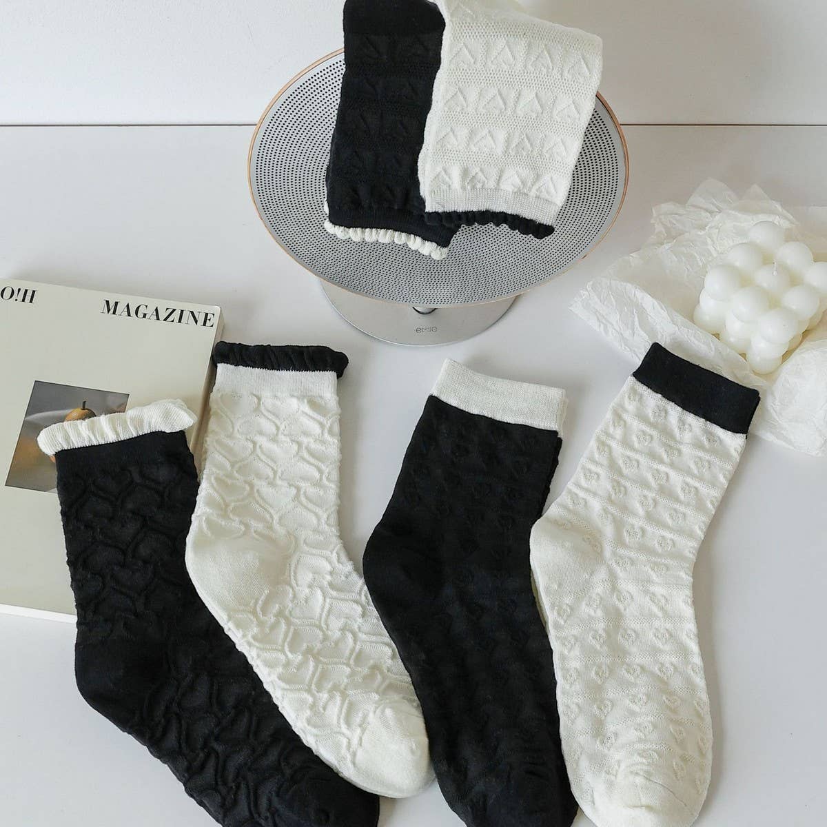 SIMPLE AND FRESH BLACK AND WHITE SOCKS FOR WOMEN