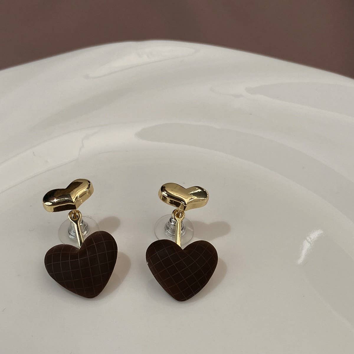TEMPERAMENTAL HIGH-END CHECKERED HEART EARRINGS