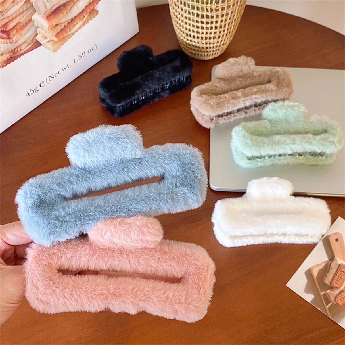 Faux Rabbit Fur Hair Claw - Elegant Winter Style_CWABE0198