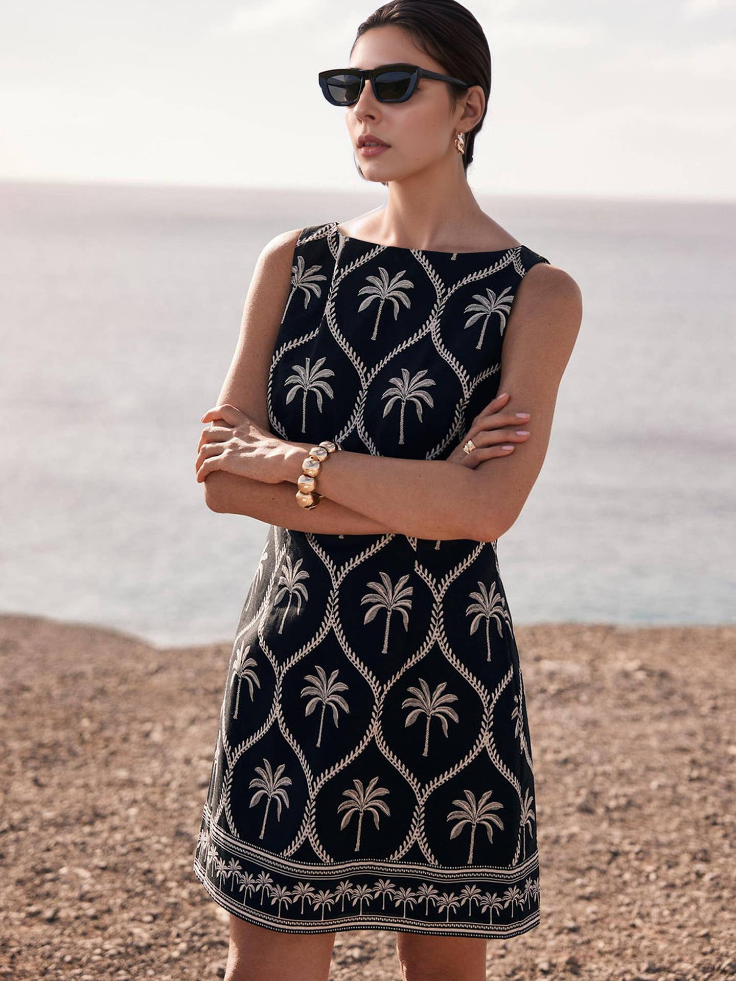 Short and elegant embroidered vest dress