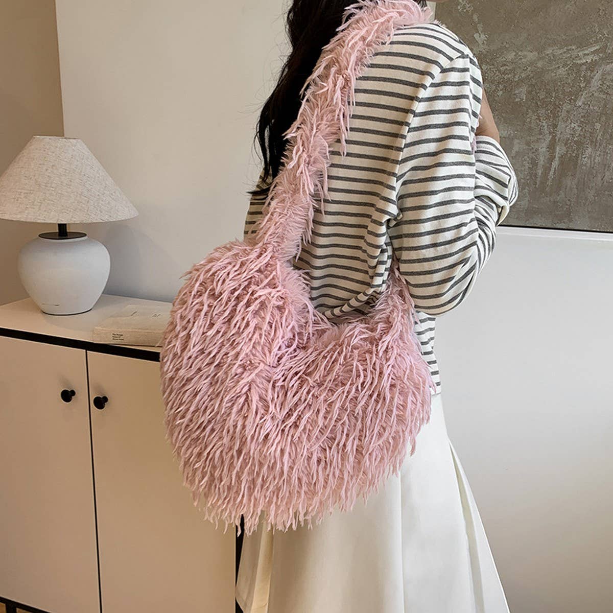 WINTER CROSSBODY ONESHOULDER FEATHER HEART PLUSHBAG_CWAB4006