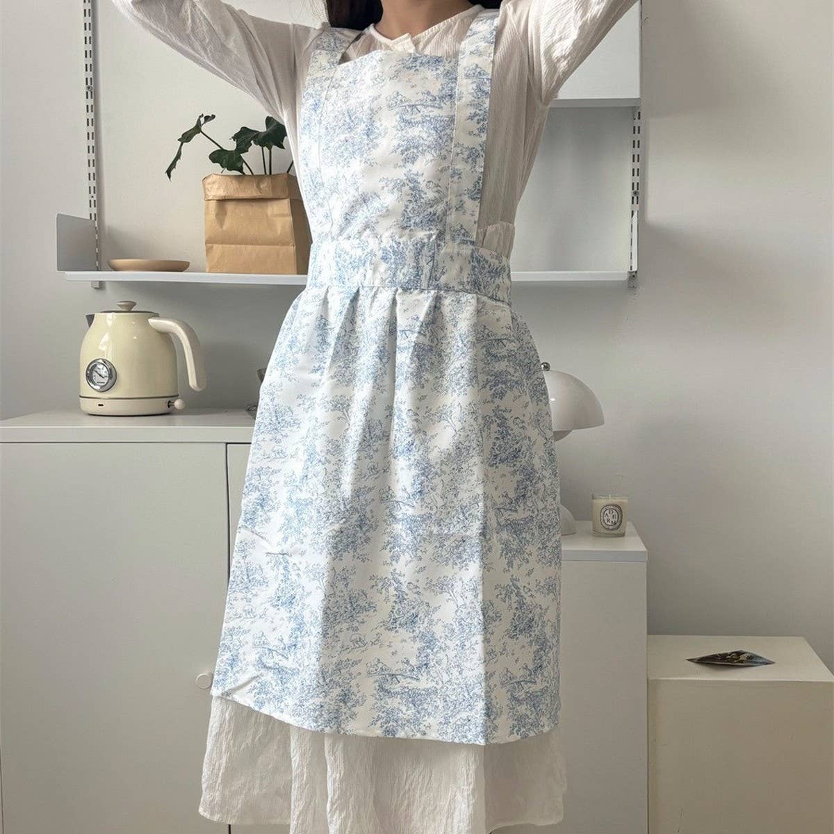 WATERPROOF AND OIL-RESISTANT BLUE INK APRON