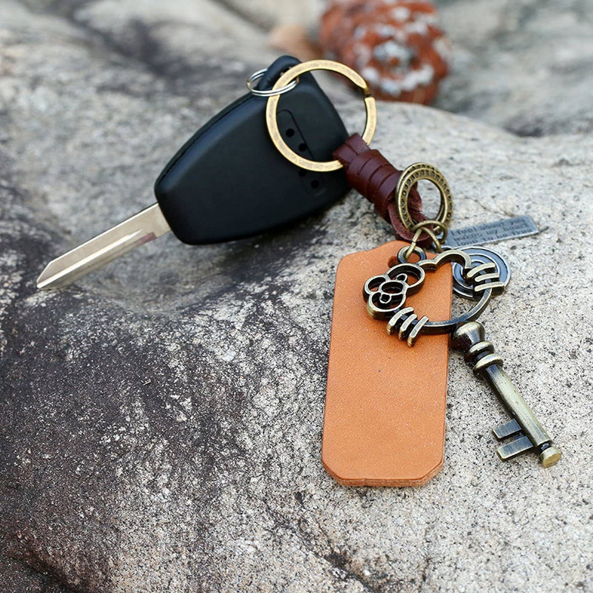 VINTAGE WOVEN CREATIVE PENDANT COWHIDE KEYCHAIN
