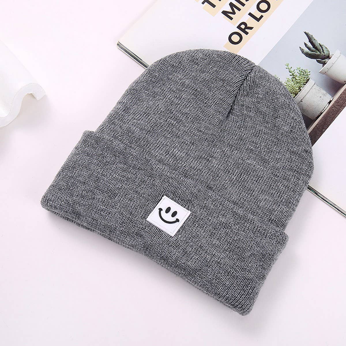 CWAH04343_SMILEY FACE PATCH KNIT BEANIE HAT