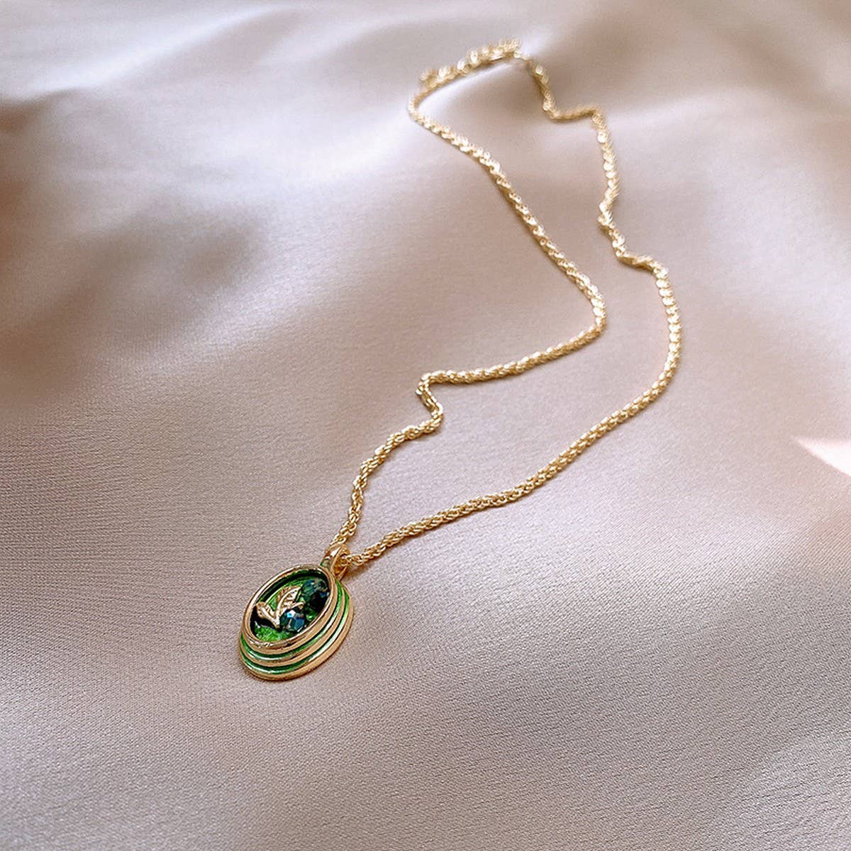 MONET GARDEN OIL DROP OVAL LEAF NECKLACE