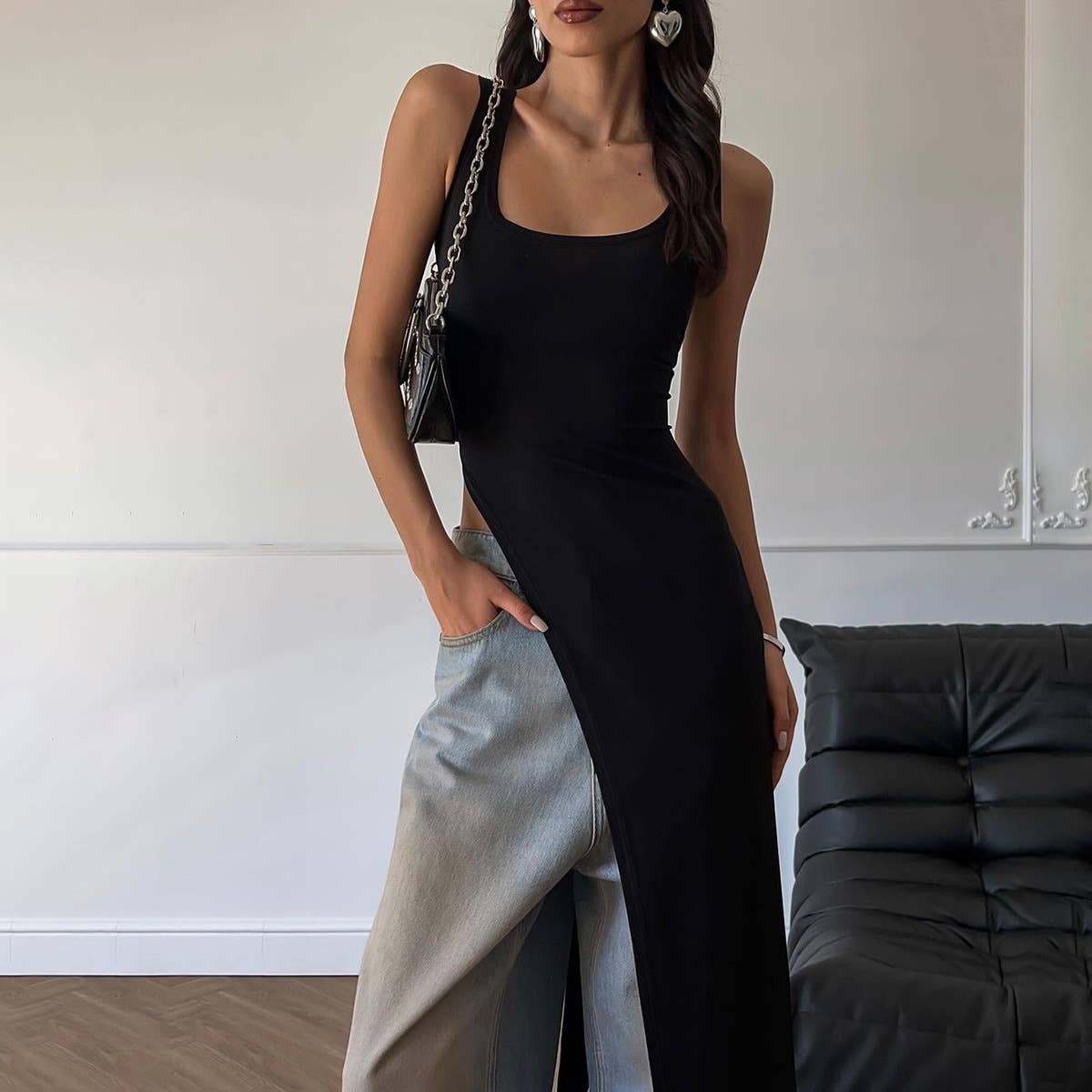 Figure-hugging slit dress with a unique design
