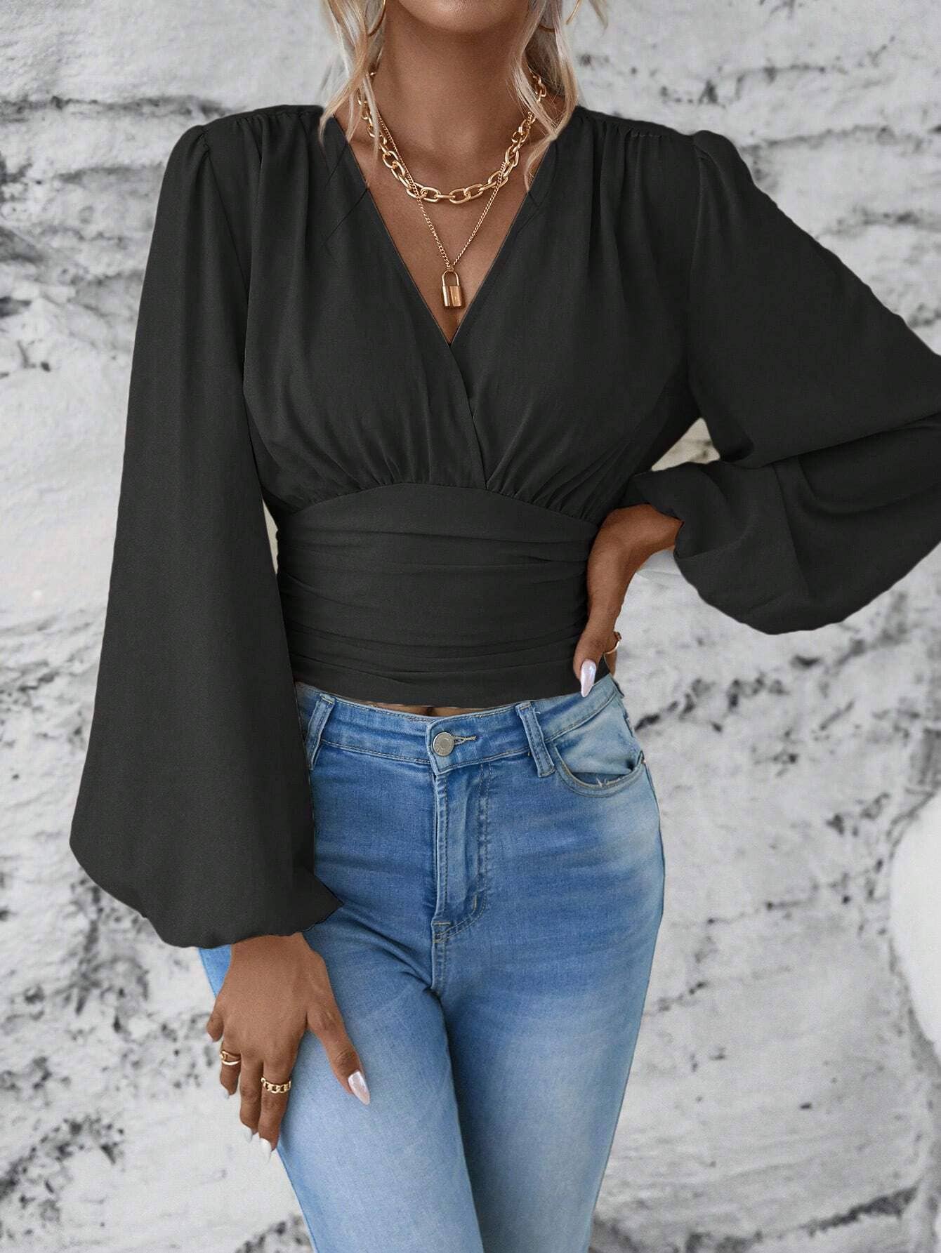 Tucked back V-neck solid color crepe T-shirt