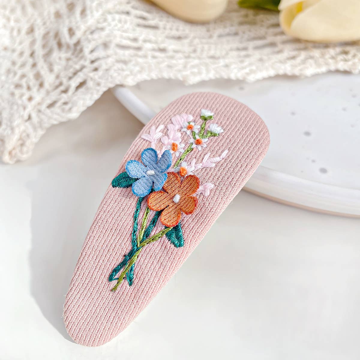 Three-dimensional hair clips fabric embroidery