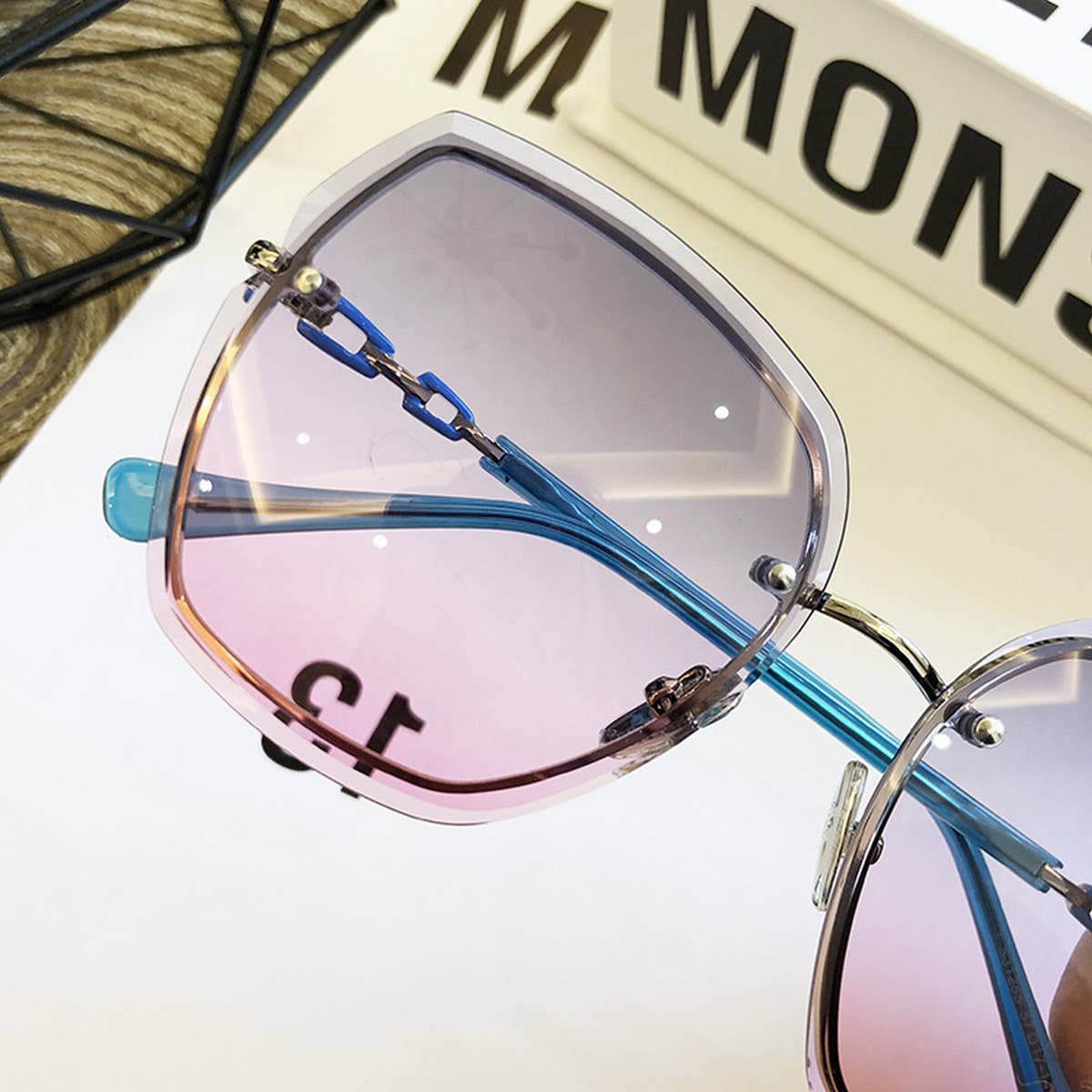 WOMEN RETRO RIMLESS CRYSTAL SUNGLASSES