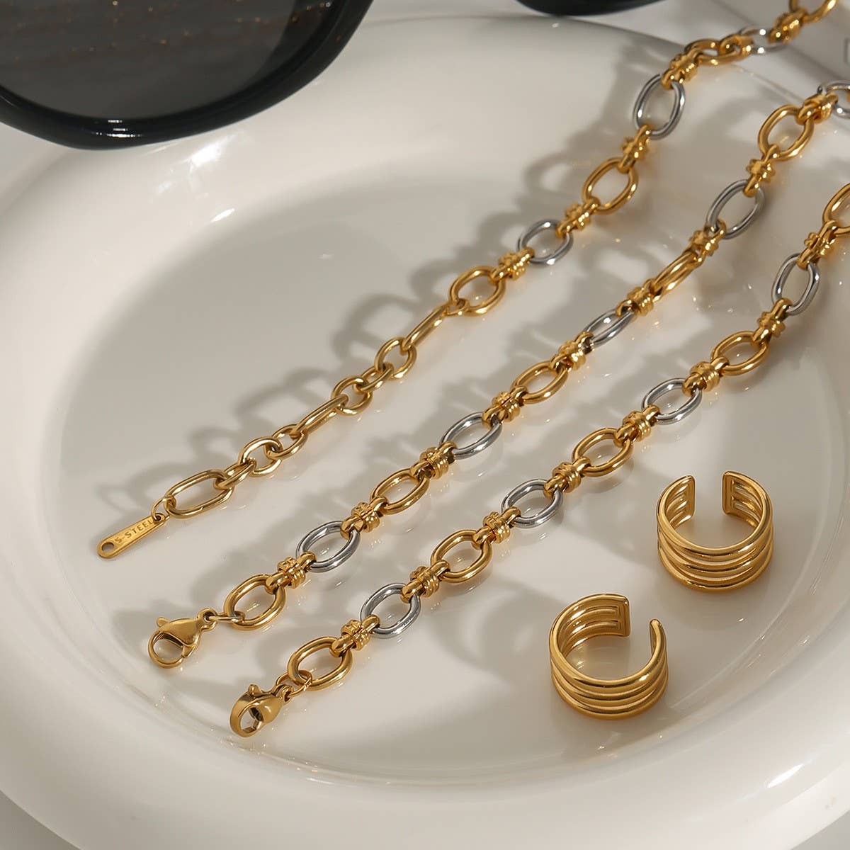 18K Gold Silver Two-Tone Cross Clasp Necklace_CWAJE4860