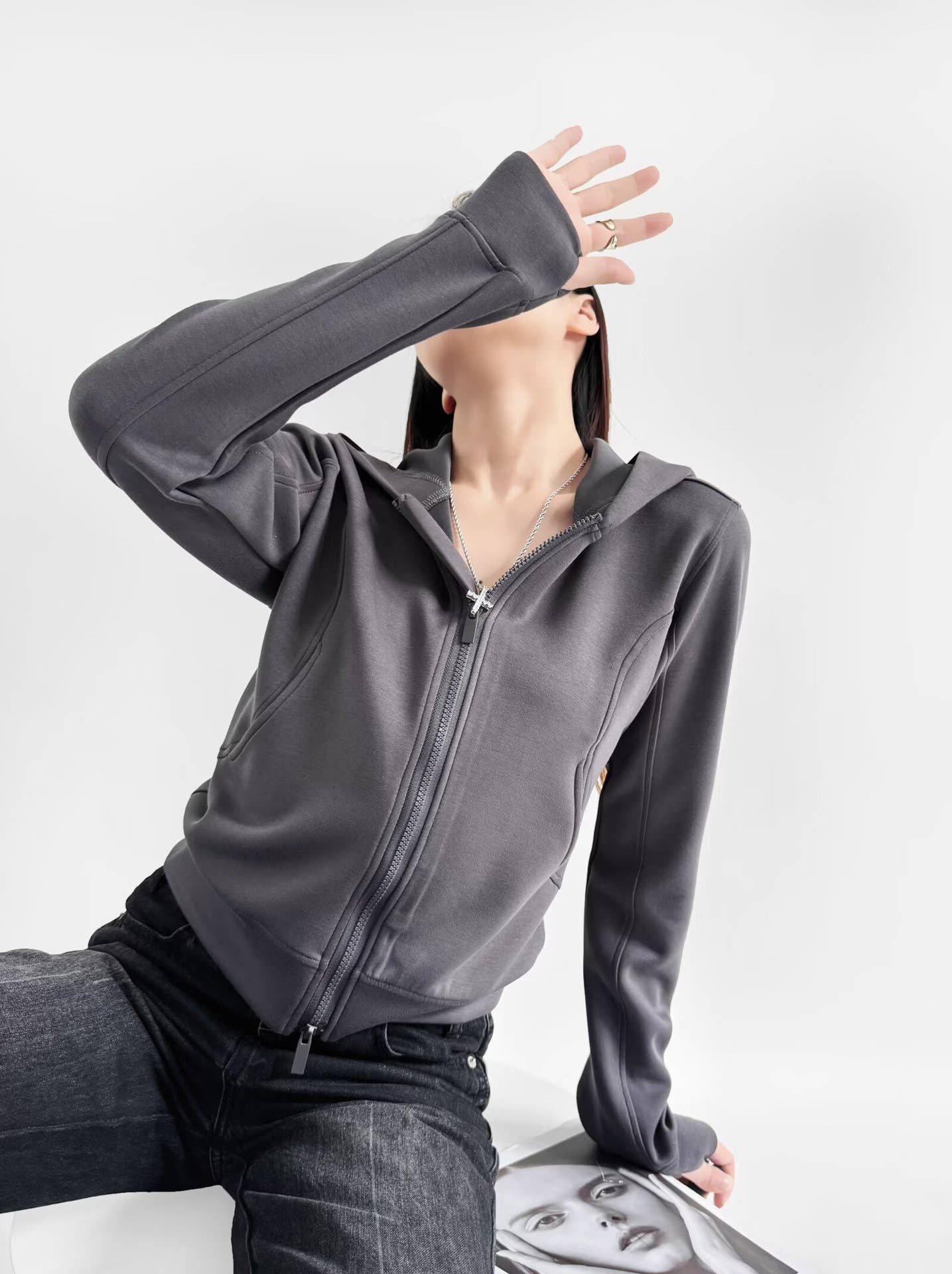 Hooded long-sleeved fitted hoodie jacket