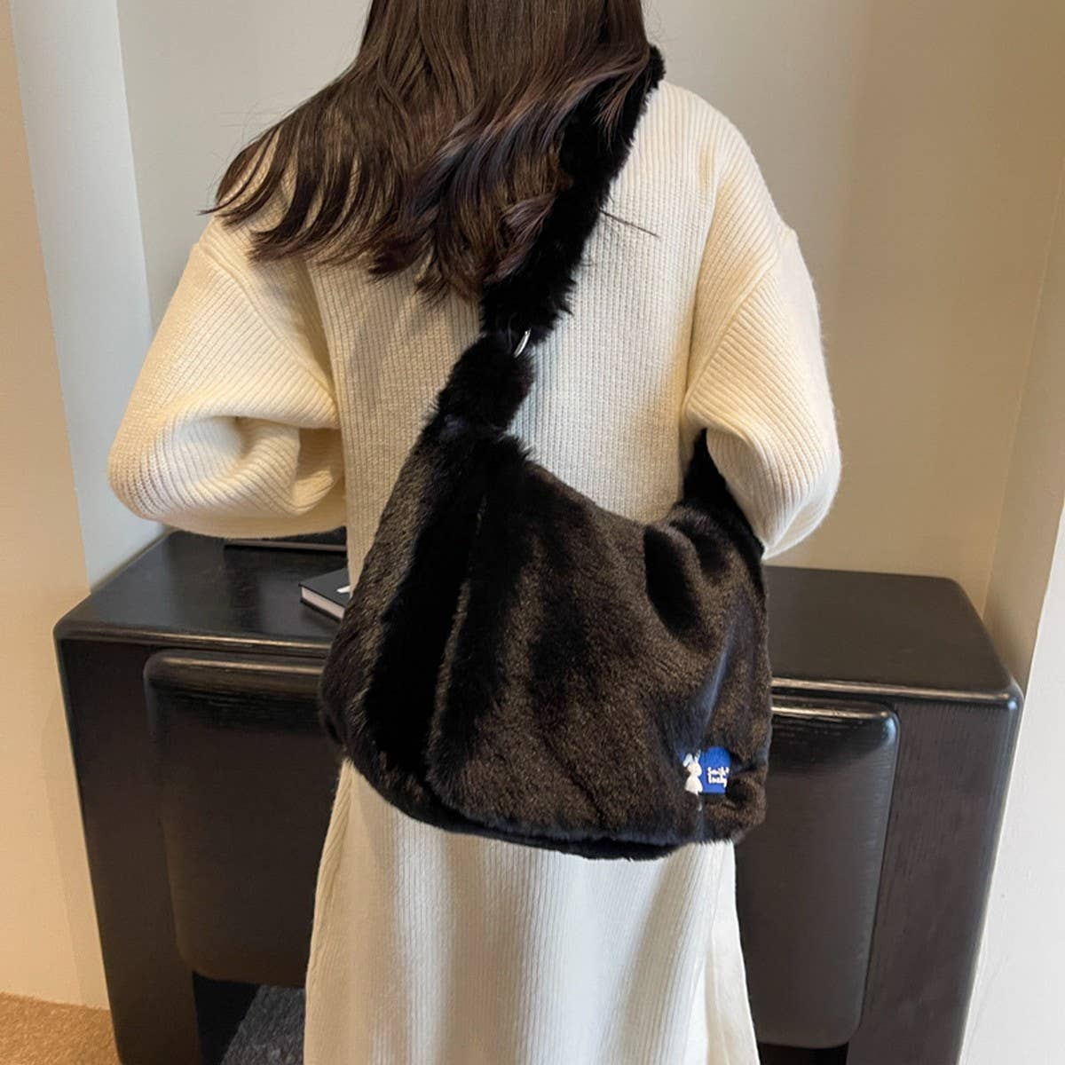 WINTER CROSSBODY FAUX RABBIT FUR PLUSH BAG_CWAB3928