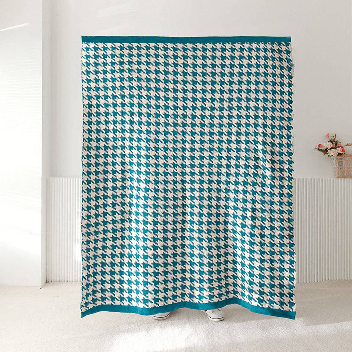 VERSATILE HOUNDSTOOTH KNITTED WOOL THROW BLANKET