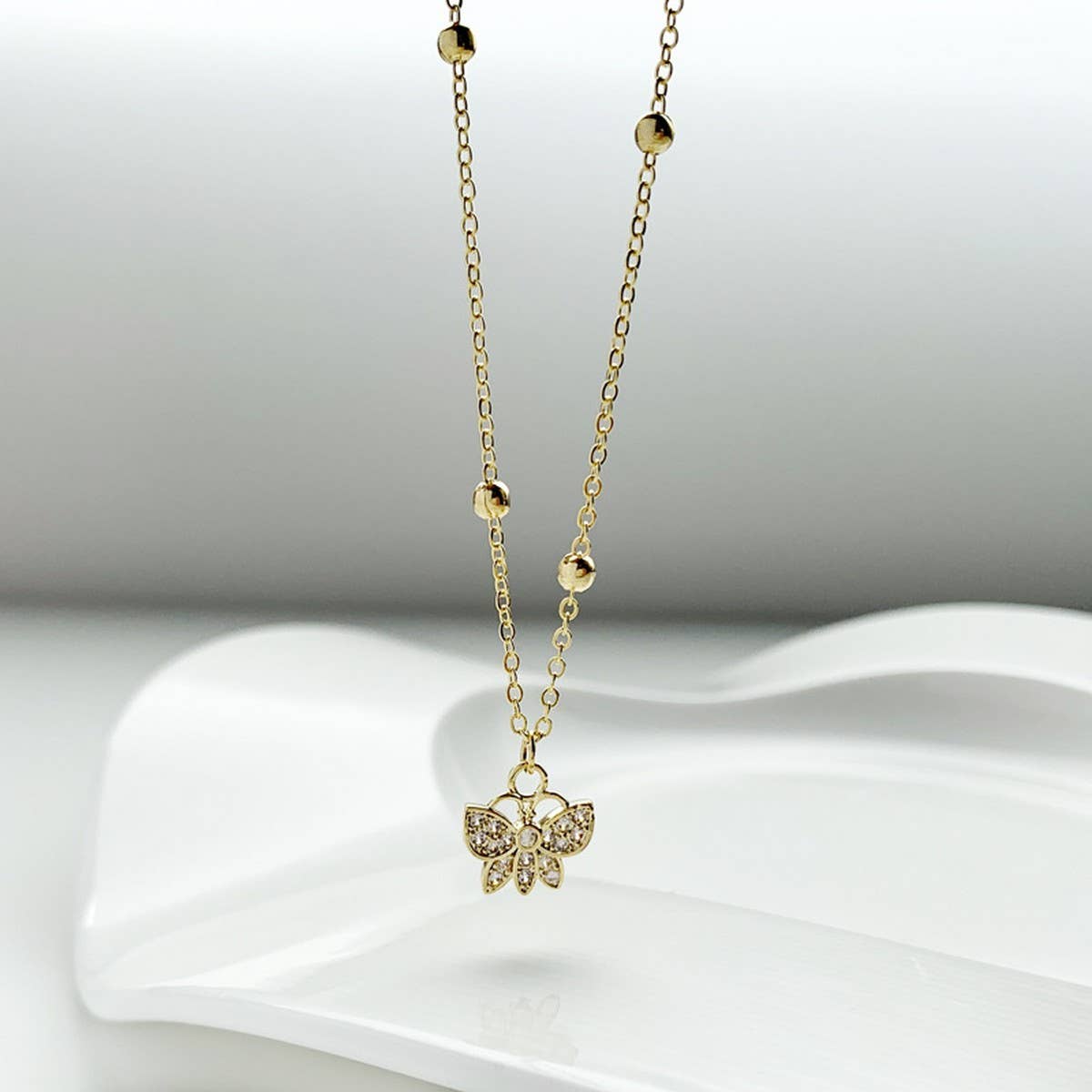 WOMEN'S EXQUISITE BUTTERFLY CLAVICLE NECKLACE