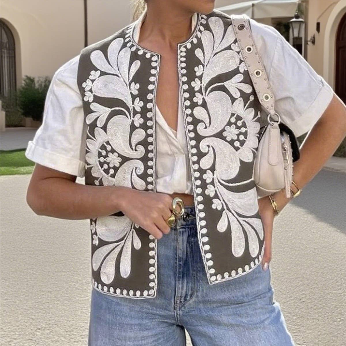 Sleeveless ethnic-style embroidered vest