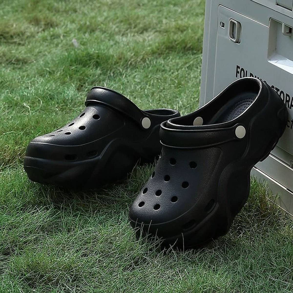 2024 NEW FASHION BEACH NON-SLIP HOLE SHOES_CWSHS0807