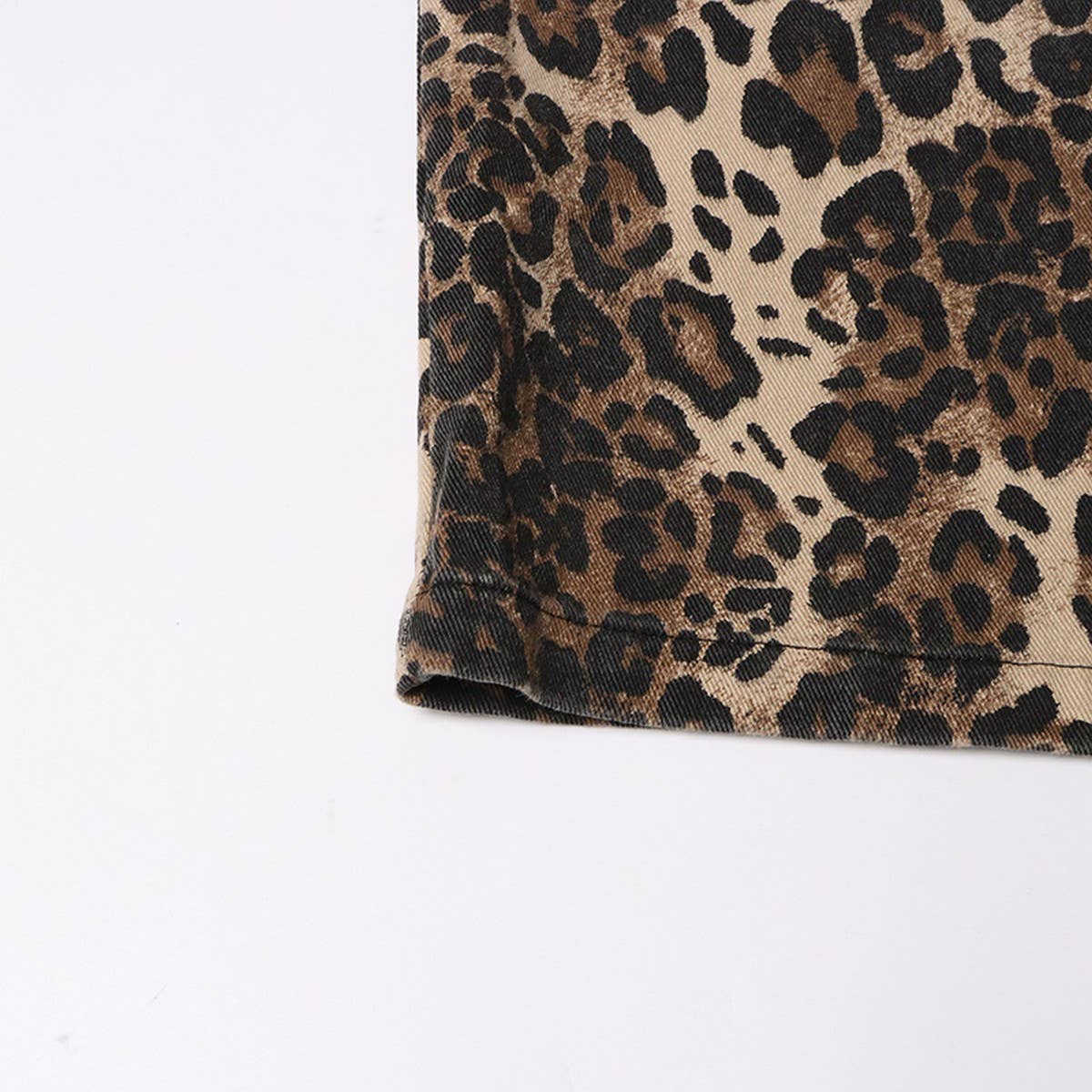 WOMENS LEOPARD PRINT DISTRESSED LOOSE FITTING JEANS
