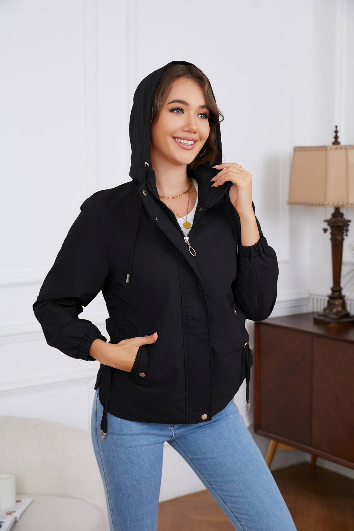 HOODED LONG-SLEEVED BASIC WINDBREAKER