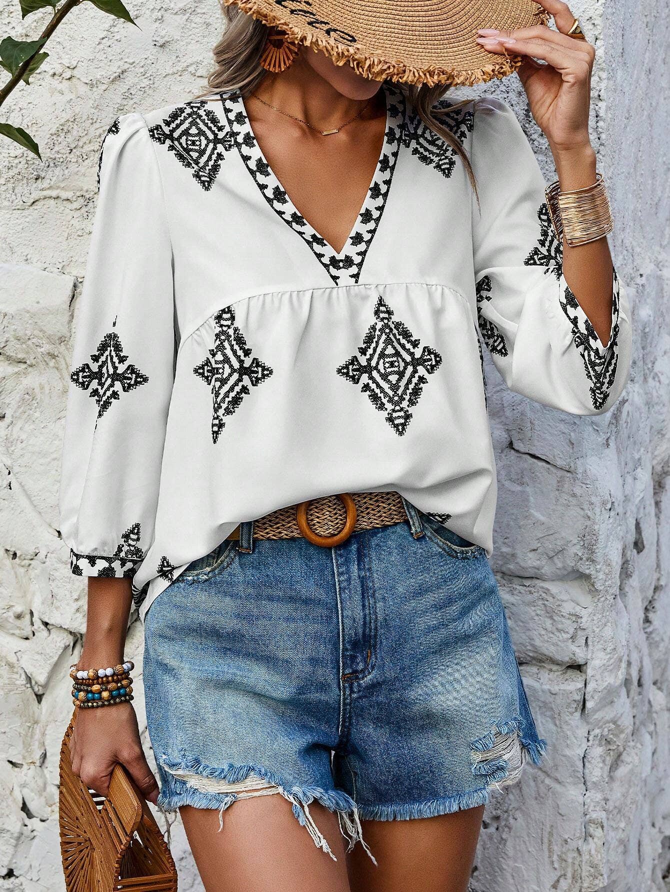 Stylish printed seven-quarter sleeve V-neck top