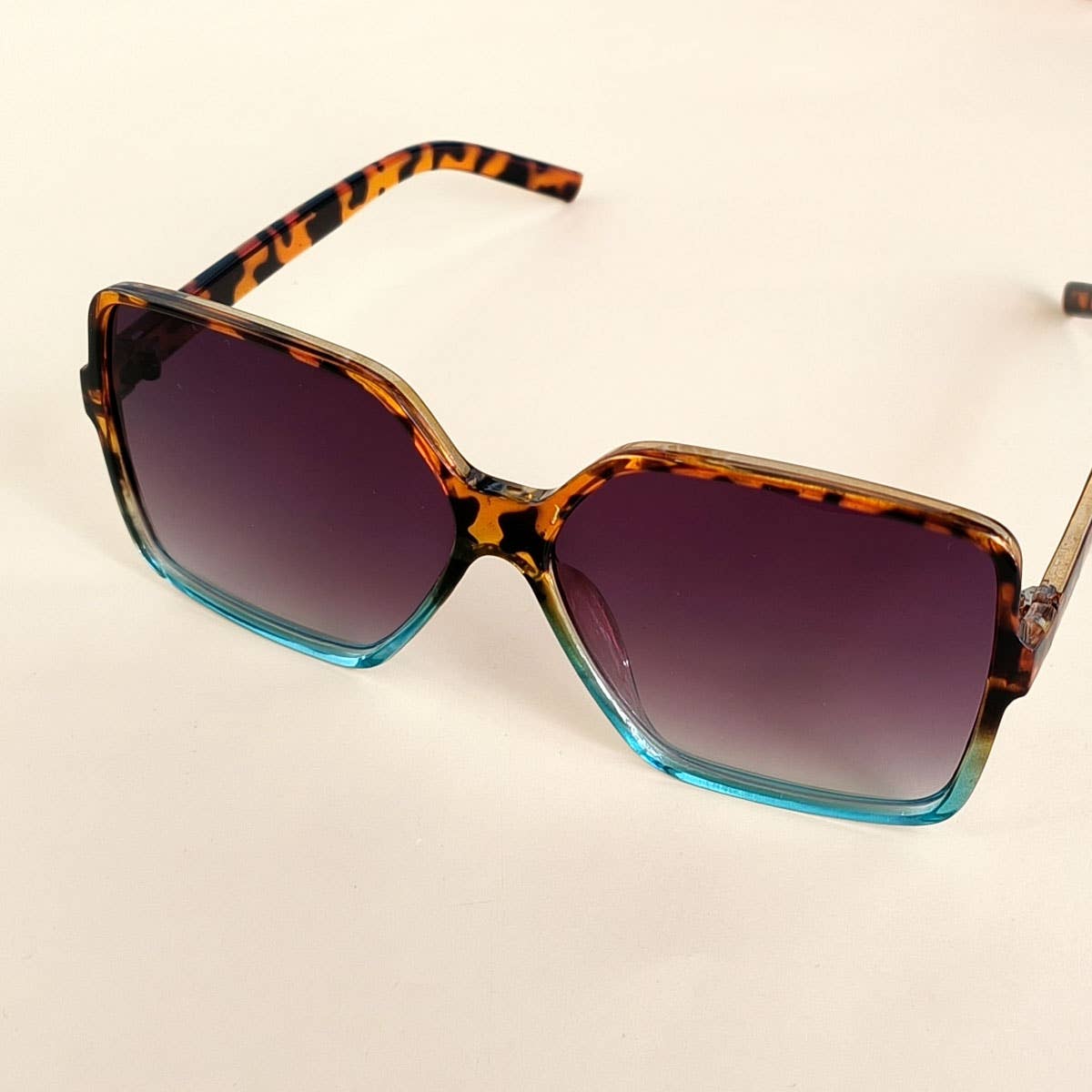 HIGH FASHION OVERSIZED SQUARE SUNGLASSES